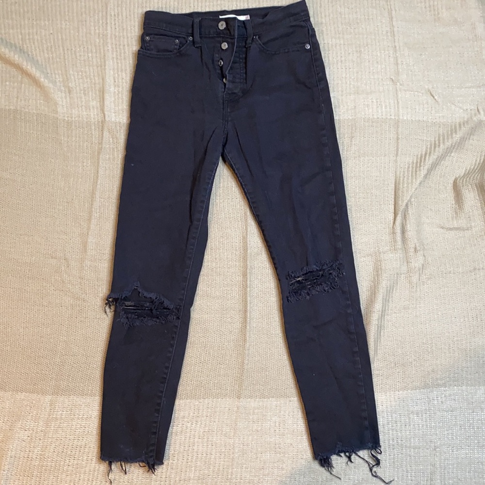 Levi’s Black Distressed Wedgie High Rise Skinny Jeans - Picture 7 of 10